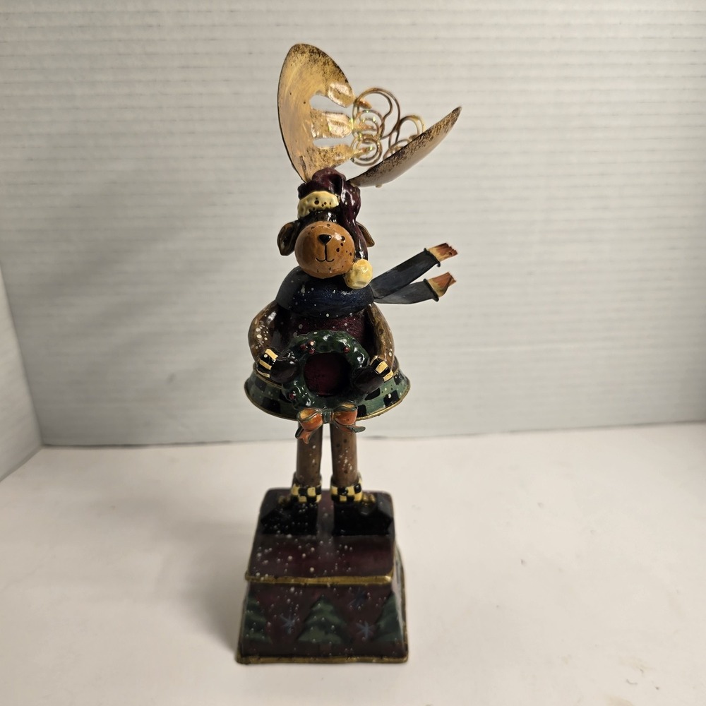 Sanko Christmas Tin Moose Statue Holding Wreath 9" Tall Plays‎ Christmas Song